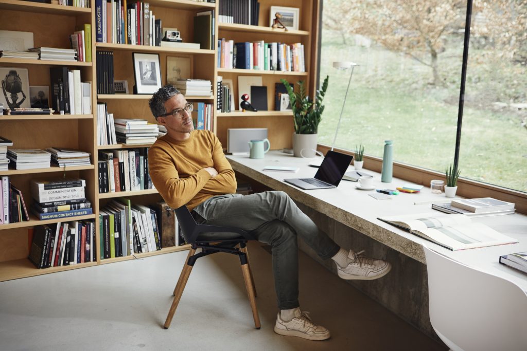 AERIS Photo Production  – The Brand for Modern Ergonomic Office Furniture
